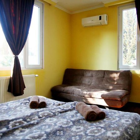 Guesthouse Different Tbilisi Eksteriør billede