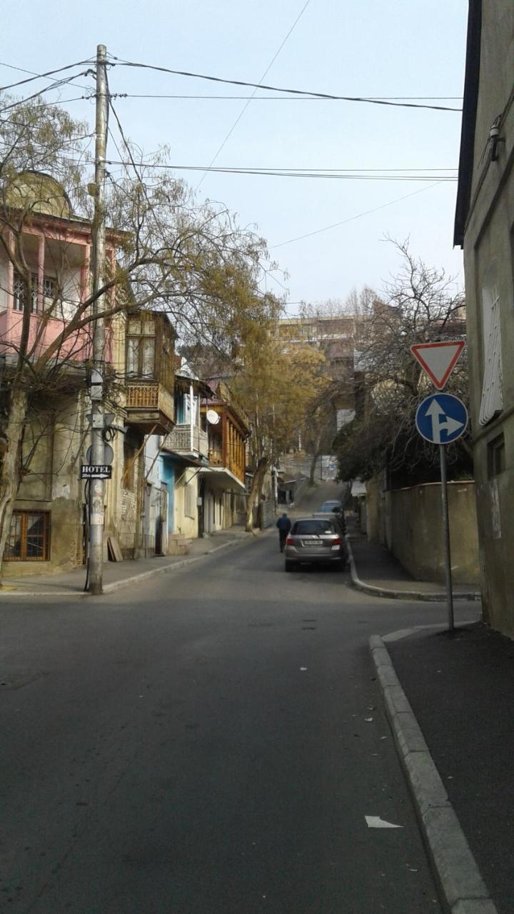 Guesthouse Different Tbilisi Eksteriør billede