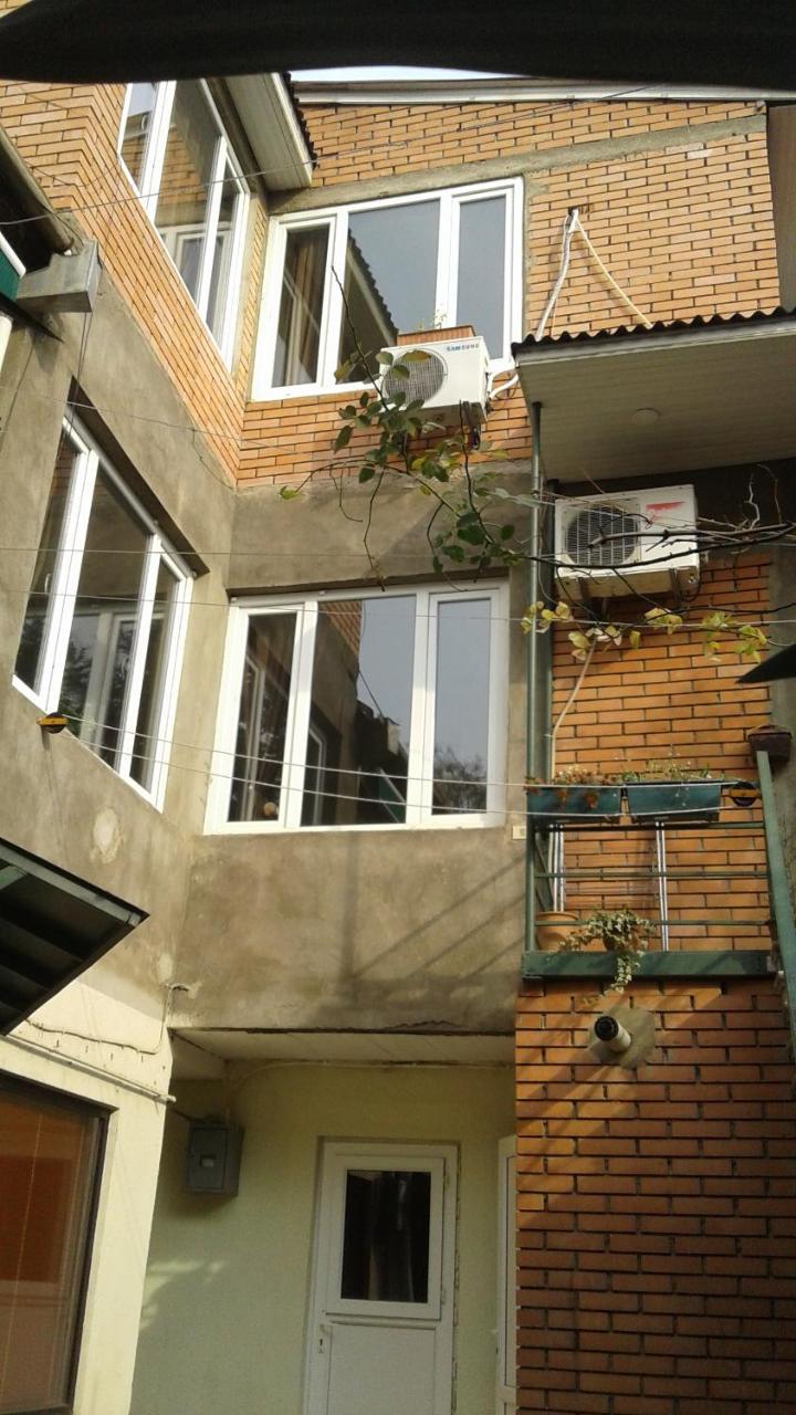 Guesthouse Different Tbilisi Eksteriør billede