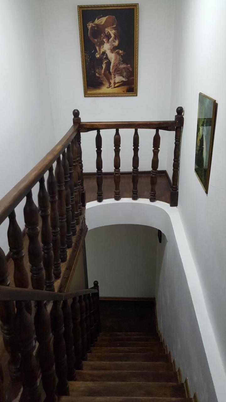 Guesthouse Different Tbilisi Eksteriør billede