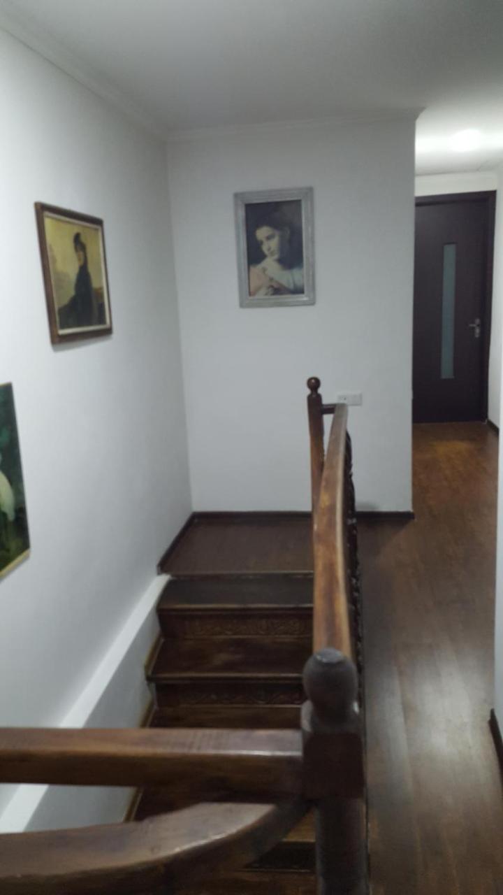 Guesthouse Different Tbilisi Eksteriør billede