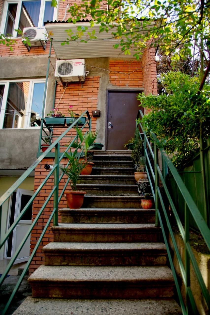 Guesthouse Different Tbilisi Eksteriør billede