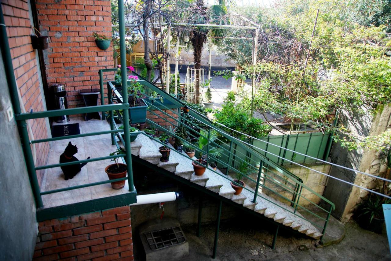 Guesthouse Different Tbilisi Eksteriør billede