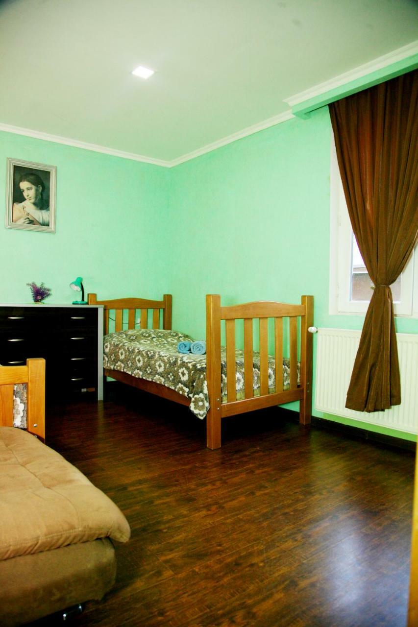 Guesthouse Different Tbilisi Eksteriør billede