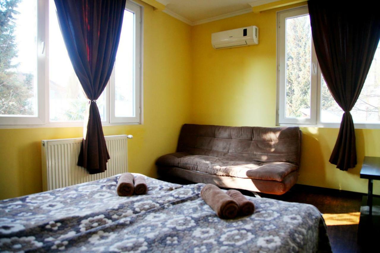 Guesthouse Different Tbilisi Eksteriør billede