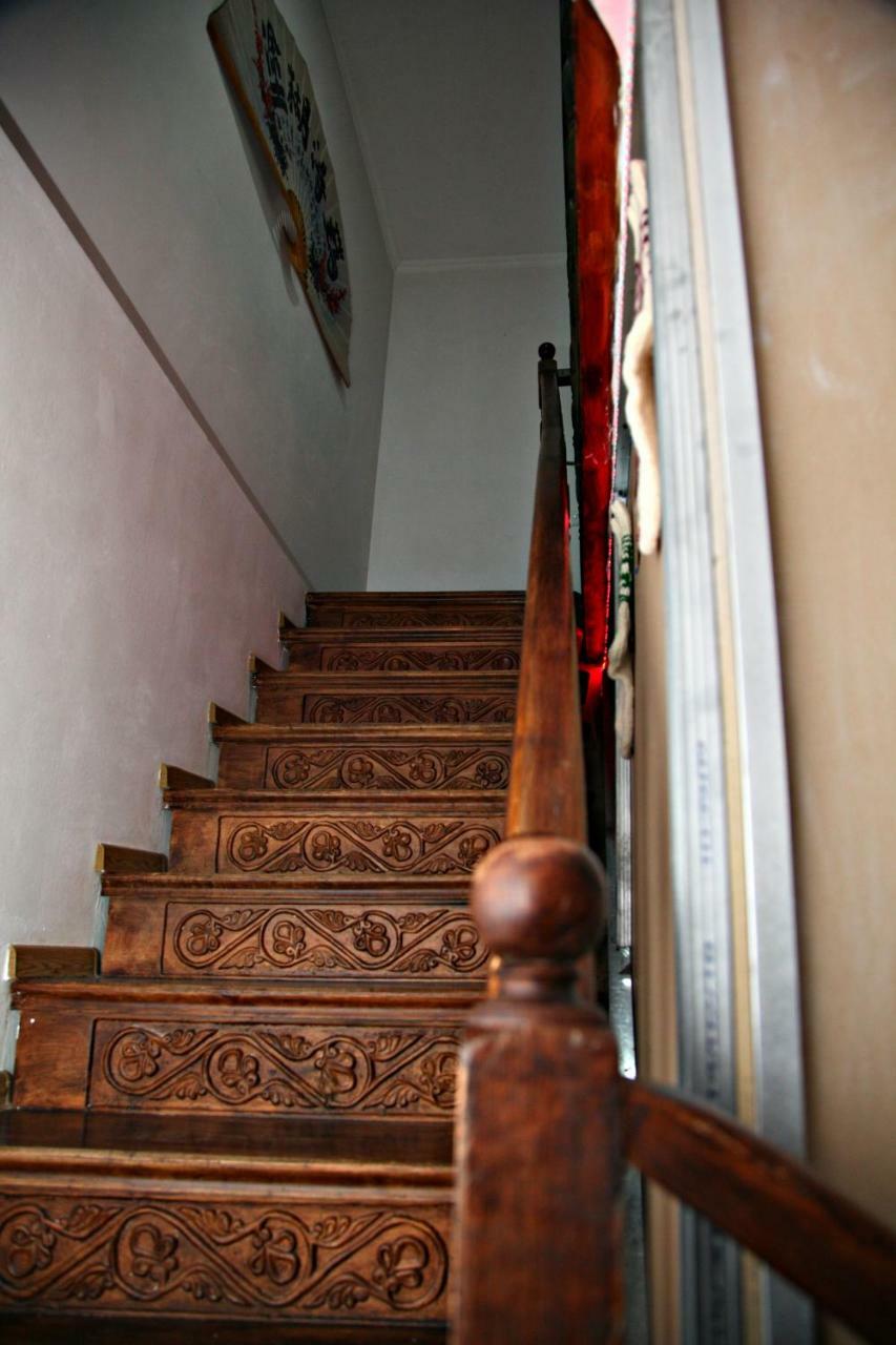 Guesthouse Different Tbilisi Eksteriør billede