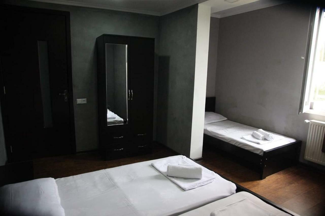 Guesthouse Different Tbilisi Eksteriør billede